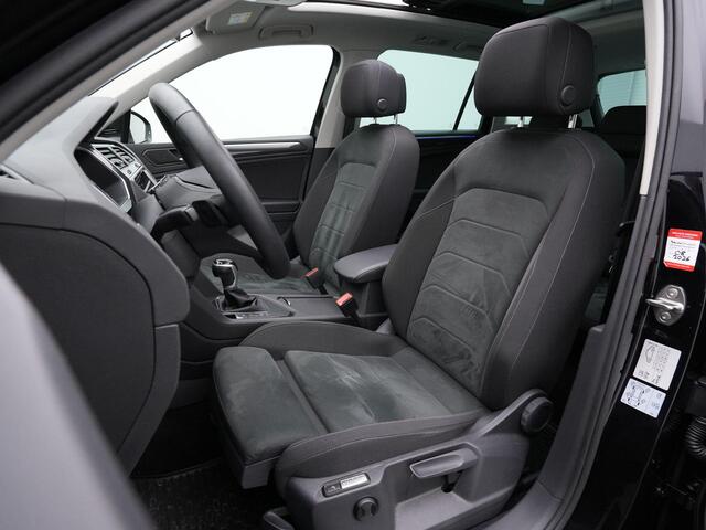 Volkswagen TIGUAN 1.4 TSI eHybrid 245 pk Elegance | Panoramadak | Trekhaak | Discover Pro | Adaptief onderstel | 360 Camera | IQ Light | Stuur-/stoelverwarming