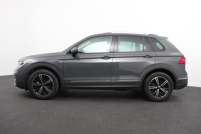 Volkswagen TIGUAN 1.5 TSI DSG Active Navigatie Climate Control Adaptive Cruise Camera Control Led Dab Stoelverwarming Lichtmetalen Velgen