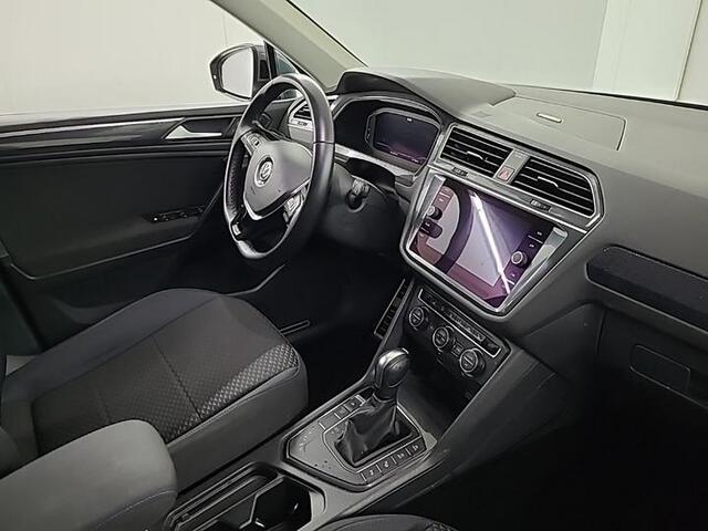 Volkswagen TIGUAN Allspace 1.5 TSI Highline R-line, 7-Persoons, Trekhaak, Keyless, ACC
