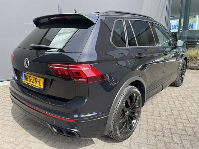 Volkswagen TIGUAN 1.5 TSI 2x R-line Achteruitrijcamera - Virtual dashboard - Apple carplay - Navigatie - Parkeersensoren - Licht metalen velgen 20 inch - Mistlampen - Dakrails - IQ light - Hill hold functie - Radio - Extra getint glas - Lederen bekleding - Stuur multifunct