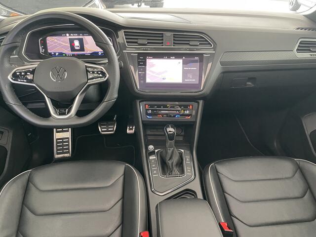 Volkswagen TIGUAN 1.5 TSI 2x R-line Achteruitrijcamera - Virtual dashboard - Apple carplay - Navigatie - Parkeersensoren - Licht metalen velgen 20 inch - Mistlampen - Dakrails - IQ light - Hill hold functie - Radio - Extra getint glas - Lederen bekleding - Stuur multifunct