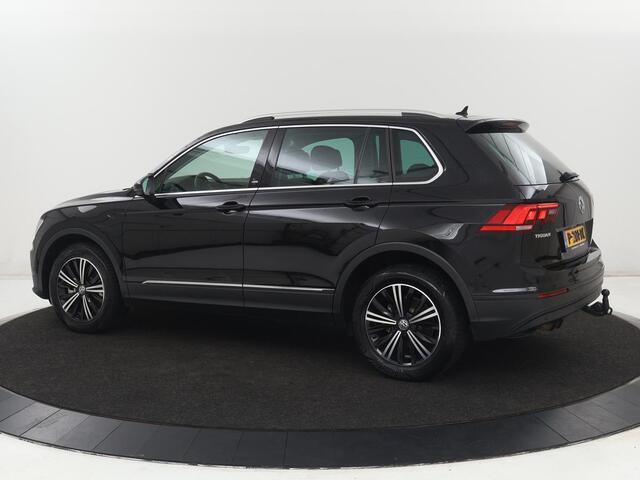Volkswagen TIGUAN 2.0 TSI 4Motion Highline | Trekhaak | Adaptive cruise | Stoelverwarming | Camera | Carplay | Park Assist | Navigatie | Full LED | Climate control | Bluetooth