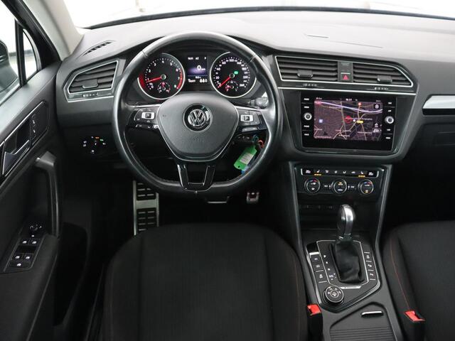 Volkswagen TIGUAN 2.0 TSI 4Motion Highline | Trekhaak | Adaptive cruise | Stoelverwarming | Camera | Carplay | Park Assist | Navigatie | Full LED | Climate control | Bluetooth