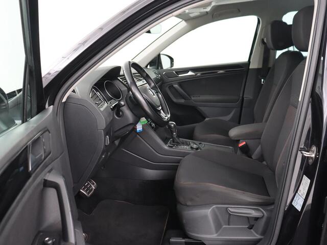 Volkswagen TIGUAN 2.0 TSI 4Motion Highline | Trekhaak | Adaptive cruise | Stoelverwarming | Camera | Carplay | Park Assist | Navigatie | Full LED | Climate control | Bluetooth