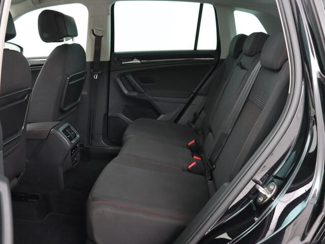 Volkswagen TIGUAN 2.0 TSI 4Motion Highline | Trekhaak | Adaptive cruise | Stoelverwarming | Camera | Carplay | Park Assist | Navigatie | Full LED | Climate control | Bluetooth