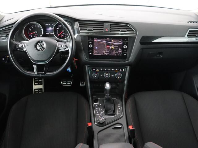 Volkswagen TIGUAN 2.0 TSI 4Motion Highline | Trekhaak | Adaptive cruise | Stoelverwarming | Camera | Carplay | Park Assist | Navigatie | Full LED | Climate control | Bluetooth