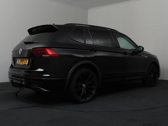 Volkswagen TIGUAN Allspace 1.5 TSI Highline Business R 7p. | Panoramadak! | Trekhaak! | Camera! | ACC!