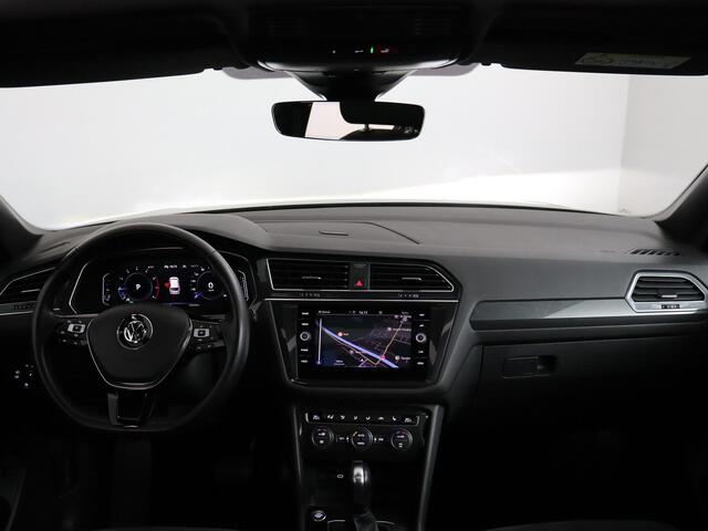 Volkswagen TIGUAN Allspace 1.5 TSI Highline Business R 7p. | Panoramadak! | Trekhaak! | Camera! | ACC!
