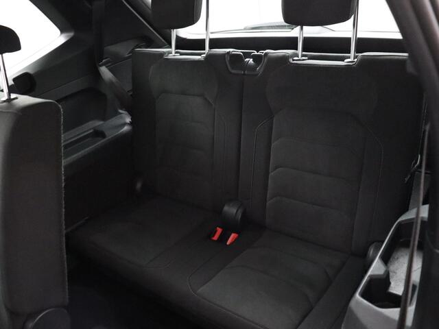 Volkswagen TIGUAN Allspace 1.5 TSI Highline Business R 7p. | Panoramadak! | Trekhaak! | Camera! | ACC!