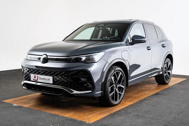 Volkswagen TIGUAN 1.5 eHybrid R-Line Trekhaak - Panoramadak - Adaptieve cruise control - Winterpakket - 360 graden-camera - Achterruitrijcamera - Dodehoeksensor - Stoelverwarming voor - Elektrische achterklep -
