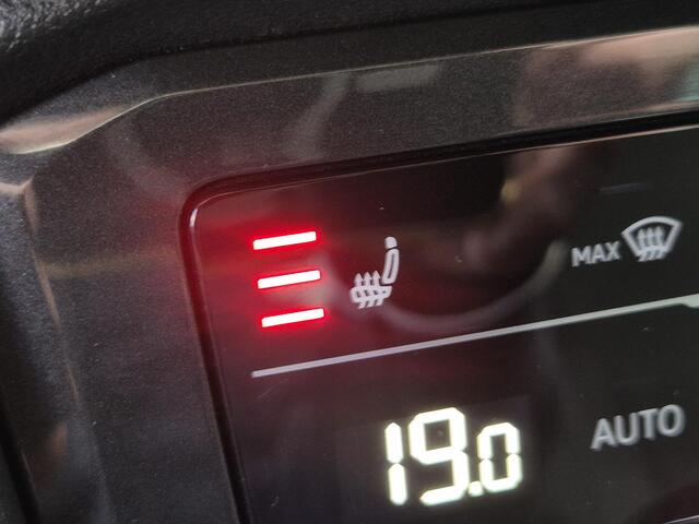 Volkswagen TIGUAN 1.4 TSI eHybrid Elegance / Trekgewicht 1.800 kg / Stuur- & Stoel verwarming / Achteruitrijcamera / Adaptief cruise control / Elektrische achterklep / Apple Carplay Android Auto / Climate control / Draadloze telefoon lader /