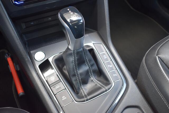 Volkswagen TIGUAN 1.5 TSi Automaat R-Line Business+ LED IQ Light | Zwart Leder | Panoramadak | Virtual | Carplay | Keyless | Trekhaak