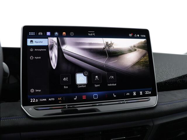 Volkswagen TIGUAN R-Line Edition 1.5 eHybrid 204 PK 6 versn. DSG · Achteruitrijcamera · Rondomzichtcamera · Draadloze telefoonlader · Black Style Pakket · Trekhaak inklapbaar, met elektrische ontgrendeling, incl. aanhangermanoeuvreerhulp Trailer Assist · Voorraad OUTLET · 