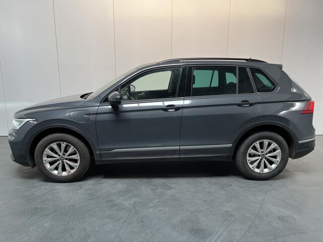 Volkswagen TIGUAN 1.4 TSI eHybrid Life / AUTOMAAT/ 245PK/ ACC/ PARK.SENSOREN V+A/ CAMERA/ DODEHOEK/ APP-CONNECT/ ELEK.ACHTERKLEP/ KEYLESS/ DIGITAL DASH/ NAVI/ DAB/ CLIMA/ 17'' LMV