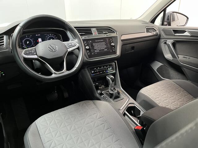 Volkswagen TIGUAN 1.4 TSI eHybrid Life / AUTOMAAT/ 245PK/ ACC/ PARK.SENSOREN V+A/ CAMERA/ DODEHOEK/ APP-CONNECT/ ELEK.ACHTERKLEP/ KEYLESS/ DIGITAL DASH/ NAVI/ DAB/ CLIMA/ 17'' LMV