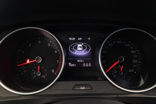 Volkswagen TIGUAN 1.4 TSI ACT Comfortline Achteruitrij camera Klaptafels Parkeersensoren