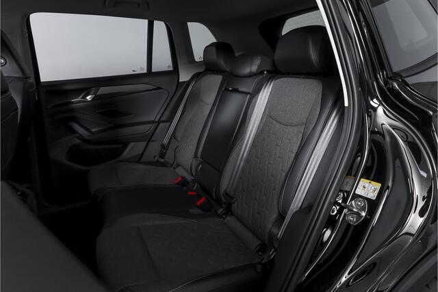 Volkswagen TIGUAN 1.5 eHybrid 204 PK Life | Elek. Trekhaak | Dig. Cockpit | Adapt. Cruise | Stoel-+stuurverw. | PDC | Camera | App. Connect | ECC | LM 18" | 8309