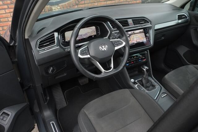 Volkswagen TIGUAN Elegance eHybrid | SOH 84% | Trekhaak | Panoramadak | Virtual co