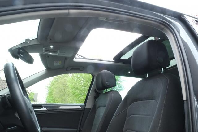 Volkswagen TIGUAN Elegance eHybrid | SOH 84% | Trekhaak | Panoramadak | Virtual co