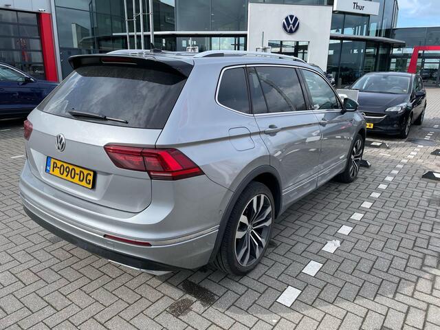 Volkswagen TIGUAN 2.0 TSI 4Motion R-Line 7p 7 zits r-line in en exterieur panoramadak 20" LMV Suzuka head up display discover pro navi digital cockpit pro area view rondom zicht camera verwarmbare voorruit stoelverwarming elektrische achterklep keyless entry wegklapbare tr