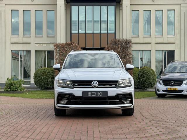 Volkswagen TIGUAN 2.0 TSI 4Motion Highline Business R Apple Carplay - Panoramadak - Trekhaak