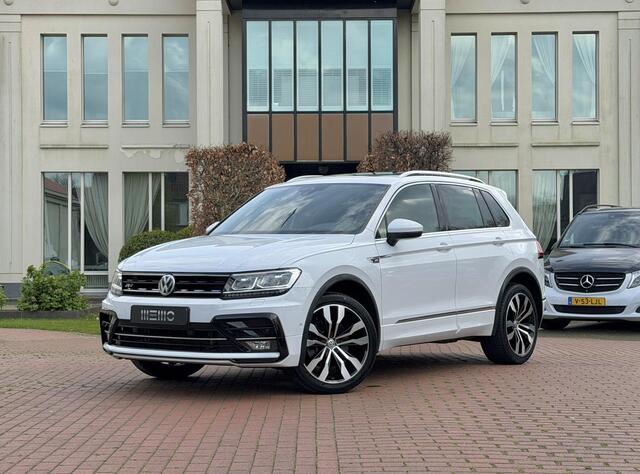 Volkswagen TIGUAN 2.0 TSI 4Motion Highline Business R Apple Carplay - Panoramadak - Trekhaak
