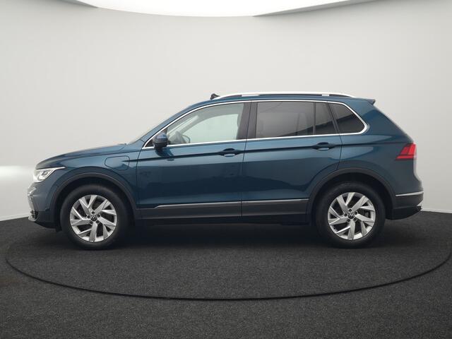 Volkswagen TIGUAN 1.4 TSI eHybrid Elegance PHEV 245pk | Panodak | Camera | IQ Light | Adaptive Cruise | Alcantara Sportstoelen Verwarmd | Apple Carplay | Sfeerverlichting | Stuur Verwarmd | Navigatie | Virtual | DAB | Plug In Hybrid