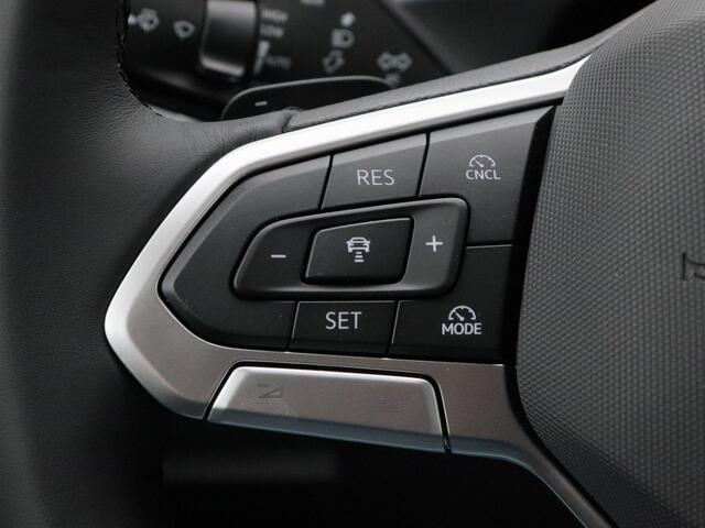 Volkswagen TIGUAN 1.5 eHybrid Life 204 Pk Stoel/Stuur Verwarming | 360° Camera | Adaptive Cruise | Trekhaak | Carplay | 18 Inch | 155 Km !!