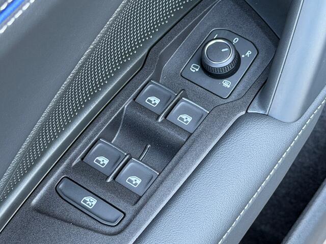 Volkswagen TIGUAN 1.5 eHybrid R-Line | Black line | 360 Camera | Trekhaak | Dode hoek | IQ light | Elek. klep | Rijklaar incl. garantie