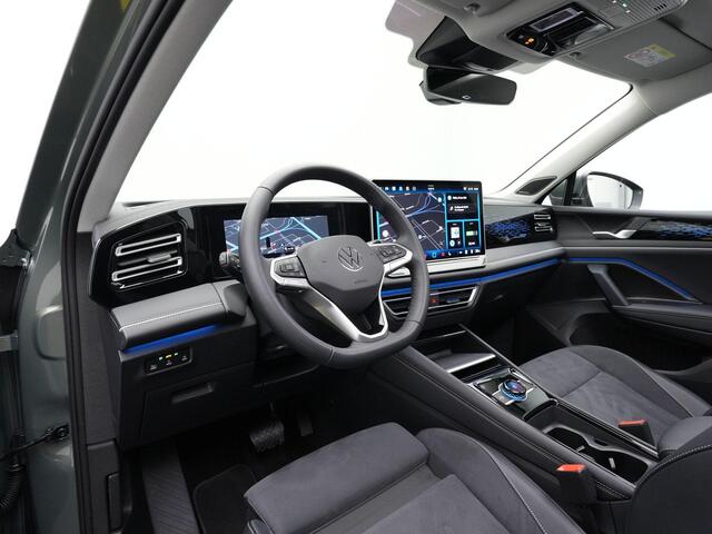 Volkswagen TIGUAN 1.5 eHybrid 204 pk Life Edition | Panoramadak | Trekhaak | Head-up Display | Adaptief onderstel | Harman/Kardon | 360 camera | IQ Light
