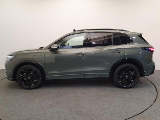 Volkswagen TIGUAN 1.5 eHybrid 272pk DSG/AUT R-Line Wegklapbare trekhaak, Panoramadak, Harman/Kardon, Leder
