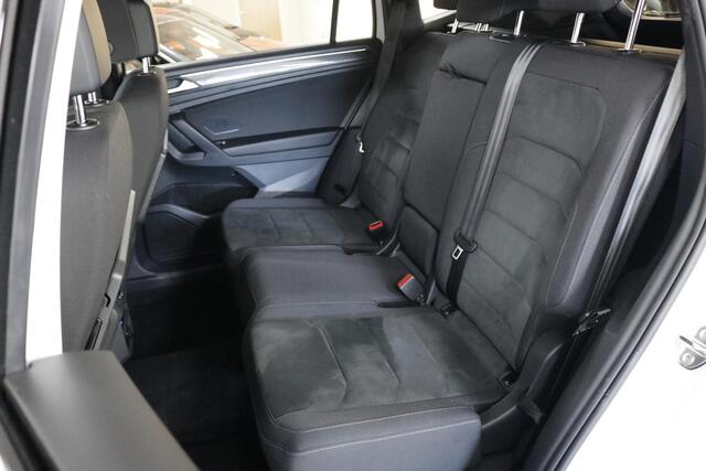 Volkswagen TIGUAN Allspace 1.5 TSI Highline Business R-Line Nieuwe All-Seasons | Climate | LED | Adaptive Cruise | Carplay | Mooie auto!