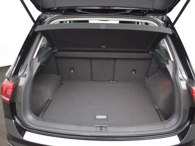 Volkswagen TIGUAN 1.5 TSI Life | Trekhaak o 19 inch R-Line o Camera o CarPlay