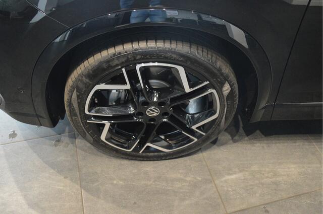 Volkswagen TIGUAN 2.0 TDI 3X R-LINE Black Style camera cruise 20 inch 150 pk !!