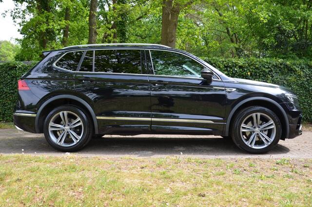 Volkswagen TIGUAN Allspace 1.5 TSI Highline Business R 7 Persoons. Automaat/Navi/Pdc/Ecc/Led/Virtual dashboard/Achteruitrijcamera/Panoramadak/Cr-Controle/19-Inch Lmv/Trekhaak elektrisch uitklapbaar/Stoelverwarming