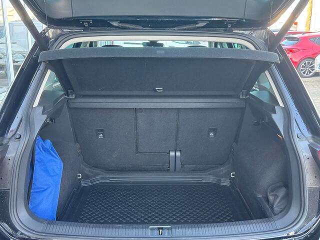 Volkswagen TIGUAN 1.5 TSI Life Business | Parkeer Camera | Stuur Verwarming | Adaptive Cruise