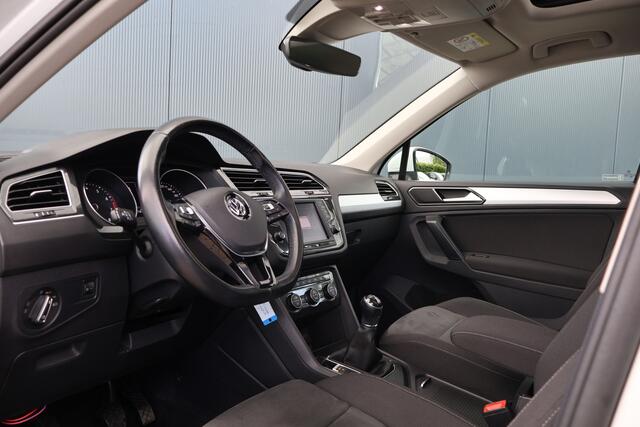 Volkswagen TIGUAN 1.4 TSI Connected Series | Trekhaak | Panoramadak | Stoelverwarming | Apple Carplay / Android Auto | DAB+ radio