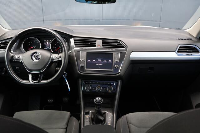 Volkswagen TIGUAN 1.4 TSI Connected Series | Trekhaak | Panoramadak | Stoelverwarming | Apple Carplay / Android Auto | DAB+ radio