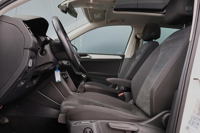 Volkswagen TIGUAN 1.4 TSI Connected Series | Trekhaak | Panoramadak | Stoelverwarming | Apple Carplay / Android Auto | DAB+ radio