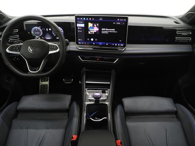 Volkswagen TIGUAN 1.5 eHybrid R-Line Edition | Panoramadak | Leder | Trekhaak | Harman/Kardon | HUD | Massage | 360 | Sfeerlicht | Carplay