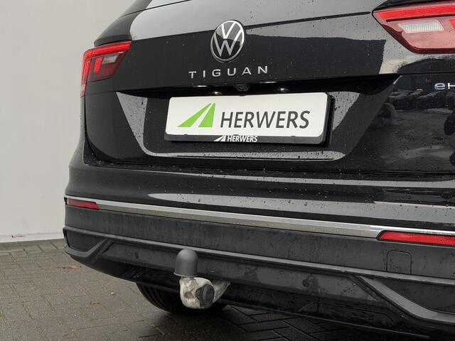 Volkswagen TIGUAN 1.4 TSI eHybrid Life Automaat / Wegklapbare Trekhaak 1.800 Kg / Dealer Onderhouden / Panoramadak / Camera / Navigatie / ACC / Travel Assist / Dodehoek Detectie / Stoel & Stuurwielverwarming /