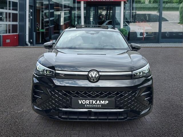 Volkswagen TIGUAN 1.5 TSI e-HYBRID 272 PK R-LINE PANO-DAK/CAMERA/TREKHAAK/HenK/HUD/LEDER/MEMORY