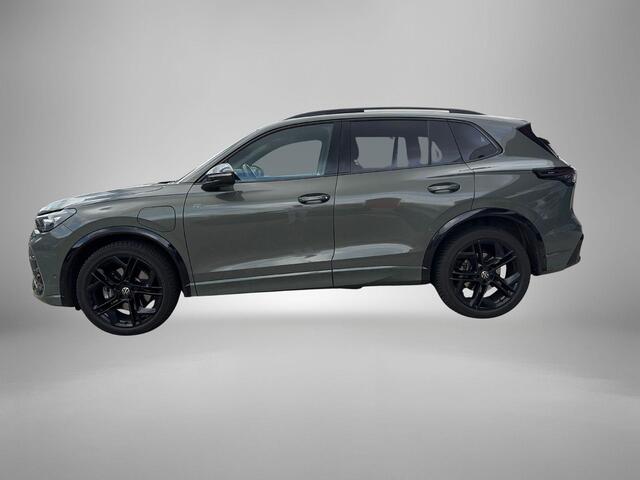 Volkswagen TIGUAN 1.5 eHybrid 272 pk DSG R-Line Business · Panoramadak · Trekhaak · Leder · Harman Kardon · Stoel verwarming V+A · Stoelventilatie · Massage · Keyless · Apple/Android Car Play · 360gr Camera ·Garantie t/m 10-11-2028 of 100.000km
