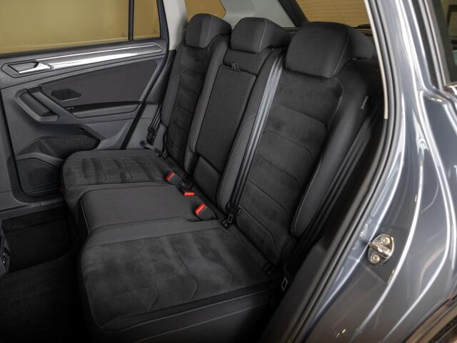 Volkswagen TIGUAN 2.0 TSI 4Motion Elegance / 190pk / Trekhaak / Achteruitrij camera / Stoel verwarming voor en achter /