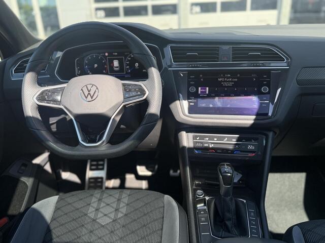 Volkswagen TIGUAN 1.5 TSI R-Line Business+ | Panoramadak | Matrix lampen | Dodehoek Detectie | Keyless | Winterpakket | Zwenkbare Trekhaak | Achteruitrijcamera |
