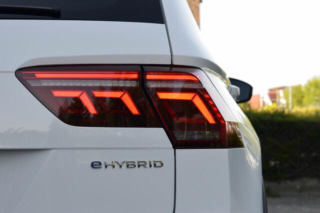 Volkswagen TIGUAN 1.4 TSI eHybrid R-Line Business+ Rijklaarprijs-Garantie Panorama dak Trekhaak Leder Interieur Matrix Apple carplay