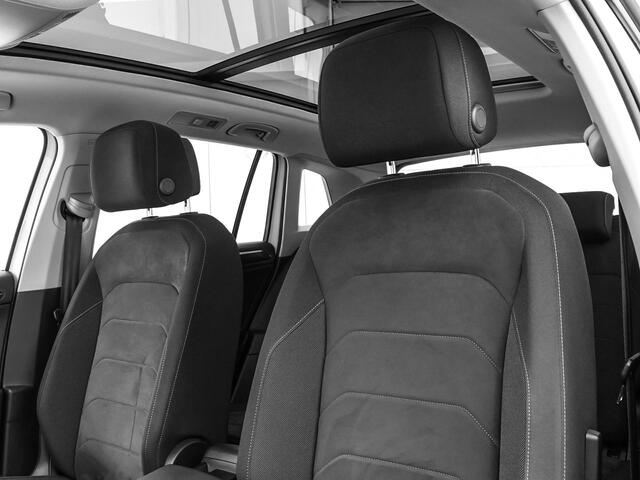 Volkswagen TIGUAN 1.4 TSI 245pk DSG eHybrid Elegance · Panoramadak · Camera · Apple/Android Car Play · Dodehoek Detectie · 18'' Inch ·