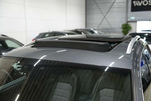 Volkswagen TIGUAN 2.0 TSI 4Motion 230PK 3x R-Line * Pano - Trekhaak - Virtual - 20" - ACC - Keyless - HUD - Camera *