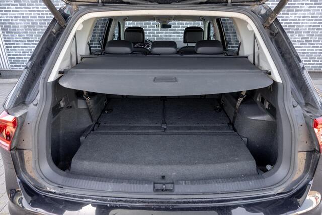 Volkswagen TIGUAN Allspace 1.4 TSI DSG-6 Highline 7p. | 7-Persoons | Lederen Bekleding | Stoelverwarming | Elektrisch Verstelbare Voorstoelen | Active Info Display | Elektrische Achterklep | Keyless Entry | LED Koplampen |