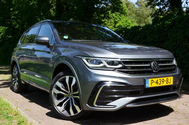Volkswagen TIGUAN Allspace 1.5 TSI R-Line 7 Persoons. Automaat/Navi/Pdc/Ecc/Achteruitrijcamera/Panoramadak/Virtueel dashboard/Privacy-Glass/Cr-Controle/20-Inc Lmv/Trekhaak-Afnb
